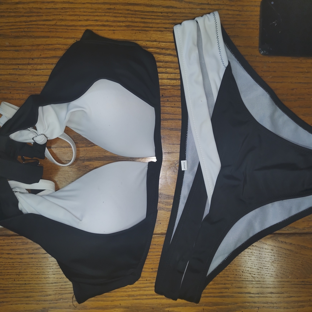 Black and White Women's Bikini Set
